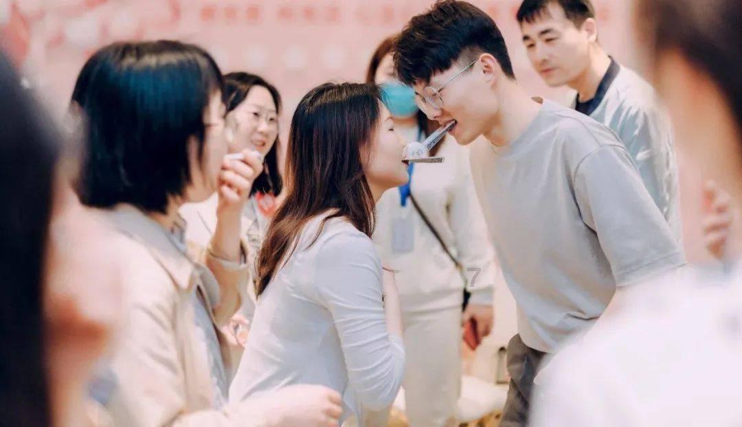 我父母脾气不好，经常说我吼我，他们只管痛快，却不知道让我痛苦了一辈子，我真的是一辈子被他们毁了？游戏画面